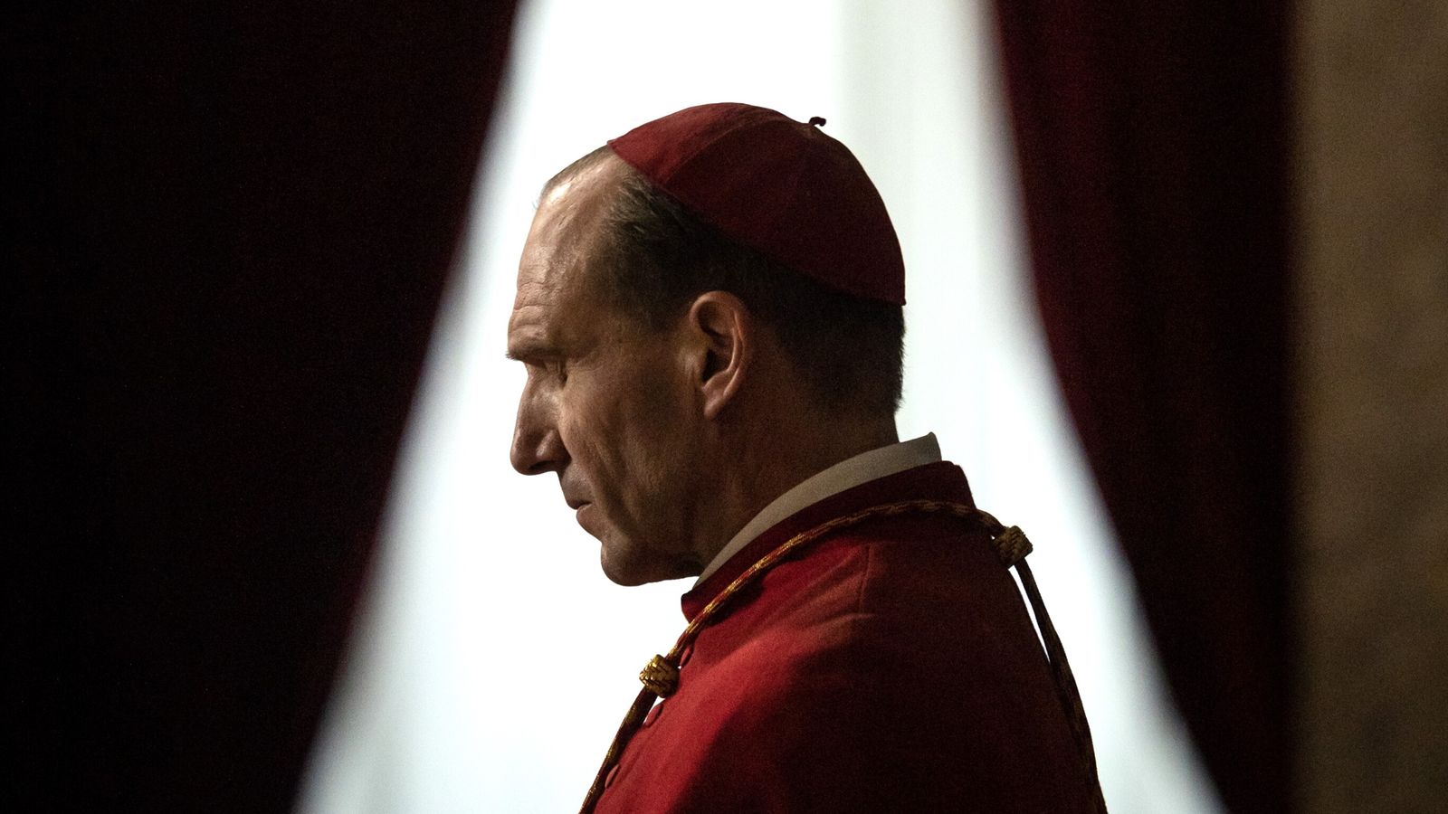 Conclave_Ralph Fiennes_pic Philippe Antonellow_Focus Features 2024